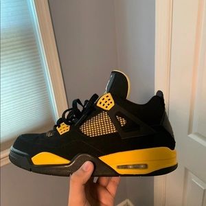 Air Jordan 4 Thunder